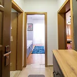 شقة Norandvik بودغوريتْسا